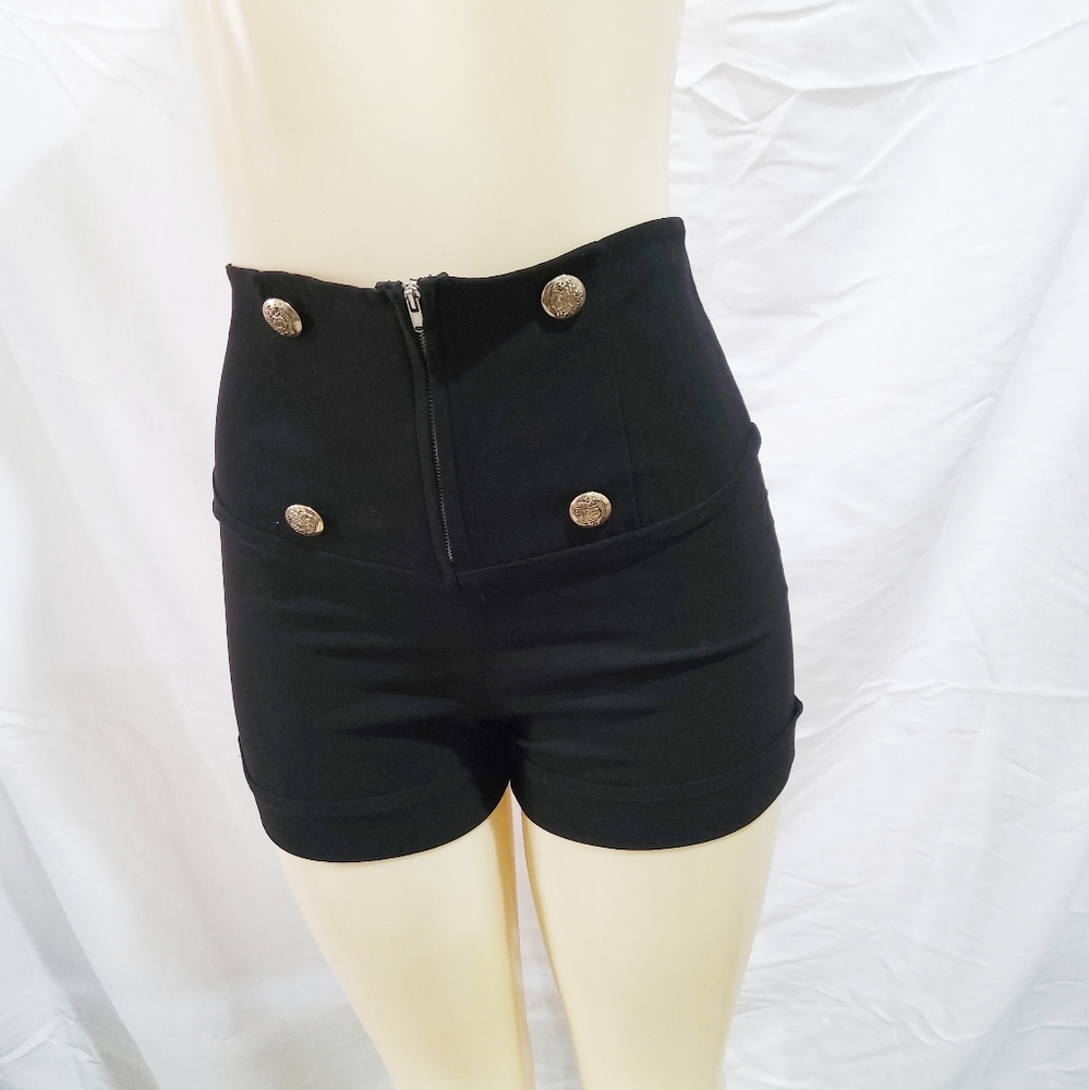NWOT Black Stretch Sail Short 4 Button Zip back